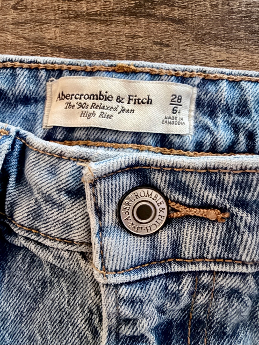 Abercrombie & Fitch Curve Love High Rise '90s Relaxed Jeans 28 / 6R Light Wash - Picture 3 of 8